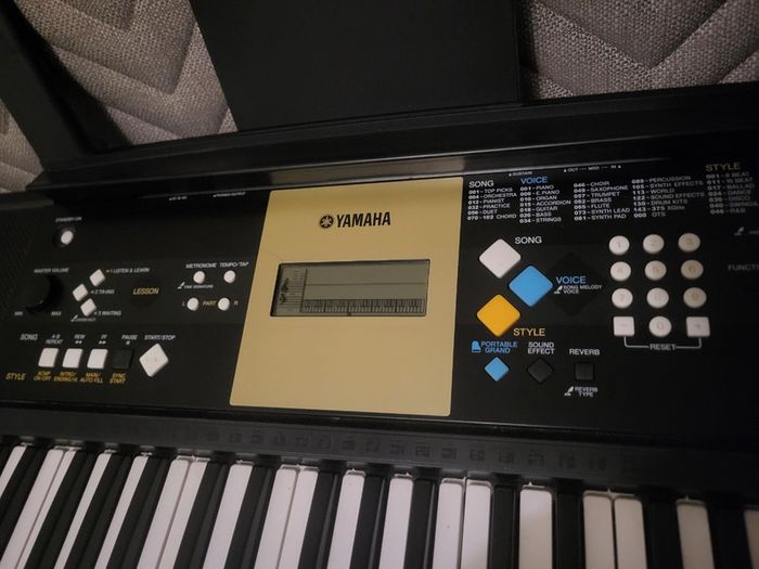 Yamaha YPT220 Digital Keyboard