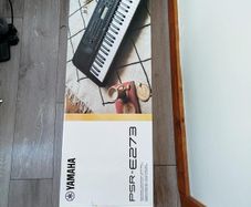 Yamaha PSR-E273 keyboard - brand new