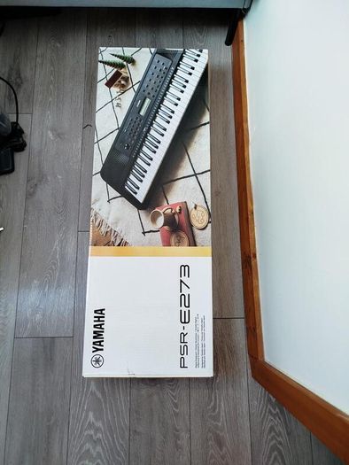 Yamaha PSR-E273 keyboard - brand new