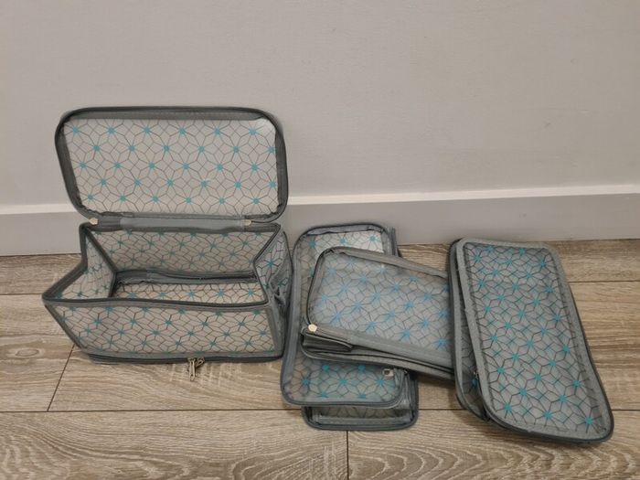 4 Clever Polka Clothes Storage Bags