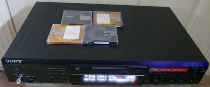 Sony MDS-JE530 Minidisc Player & Recorder, and 5 Discs - Works Well.