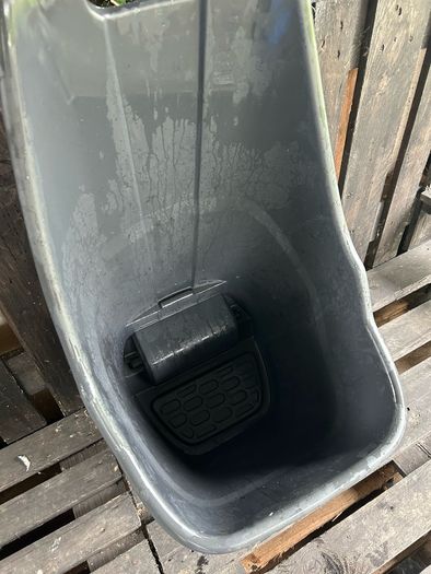 Rolling garden cart