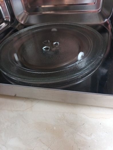 Dimplex Silver  Freestanding Microwave  Oven - Model   980353 - 20 Li