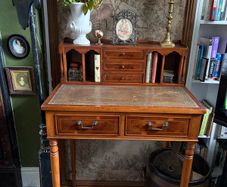 Beautiful Edwardian walnut Lady's Writing Desk