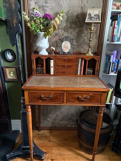 Beautiful Edwardian walnut Lady's Writing Desk