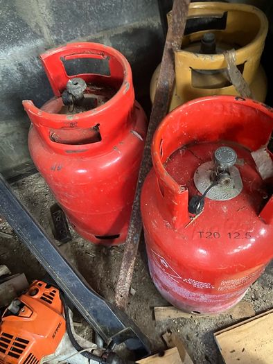 2 full bottles of propane