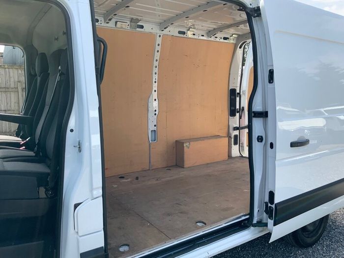 Renault Master Mwb 2.3 Dci ( 1 year warranty ) .