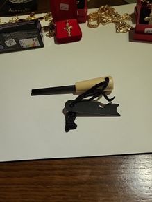 Magnesium fire starter