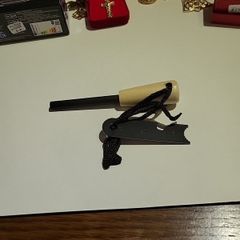 Magnesium fire starter
