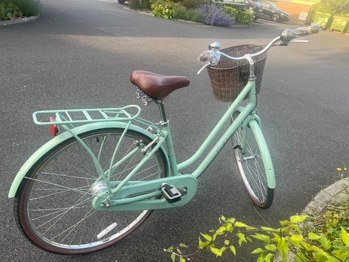 BRAND NEW Pendleton 17 inch Bike and brand new accessories