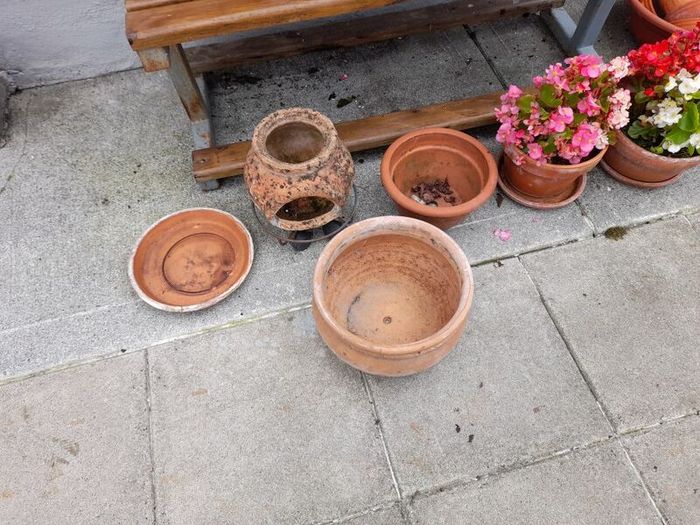Garden pots  n items clearout