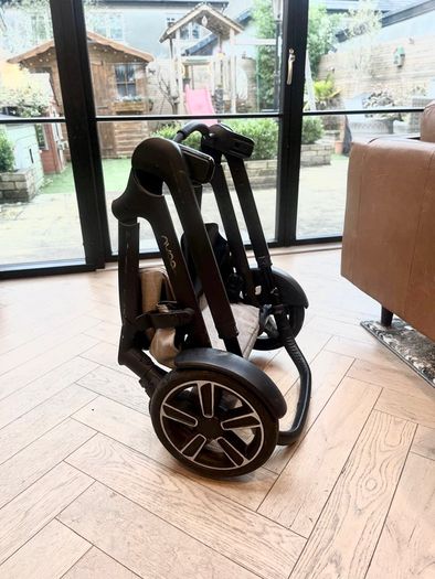 Nuna Demi Grow - complete travel system