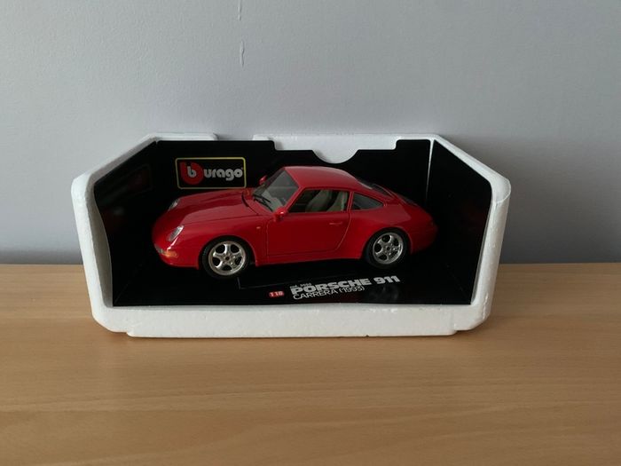 Porsche 911 Carrera 1993 1/18 Burago Model Car