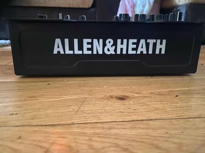 Allen-Heath (Xone:23 2(+2) Channel Analogue Mixer)
