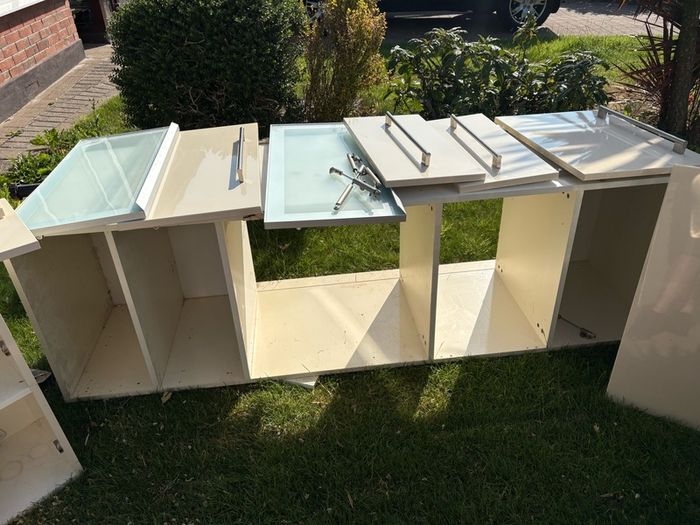 Free kitchen units and doors