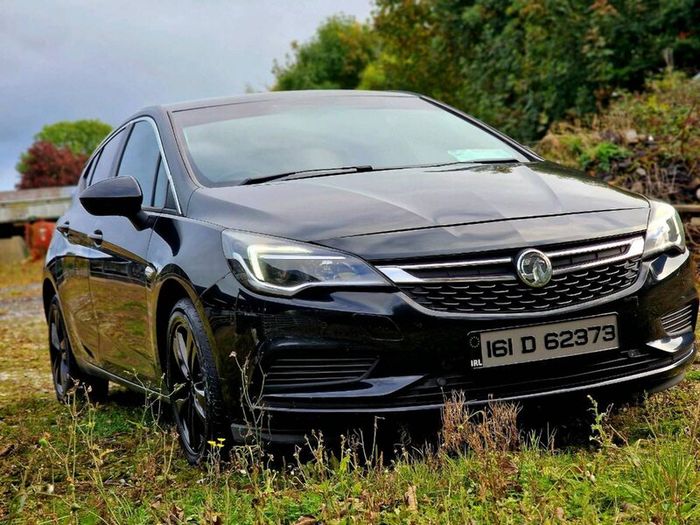 2016 Vauxhall Astra Blacked-out D-badge