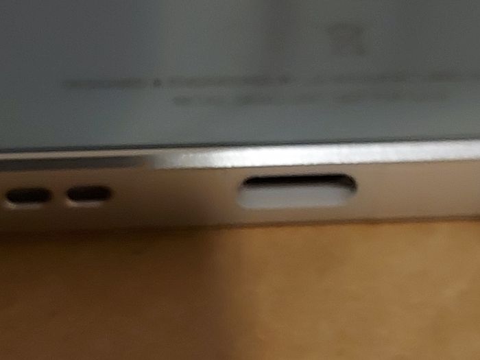 LG G6 mobile phone, 32GB, sim tray missing, excellent cosmetic condition otherwise