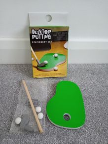 BN Golfer Gift Desktop Putting Stationary Set