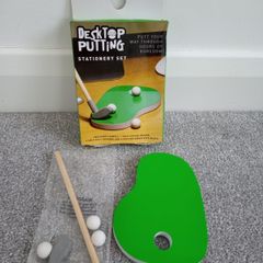 BN Golfer Gift Desktop Putting Stationary Set