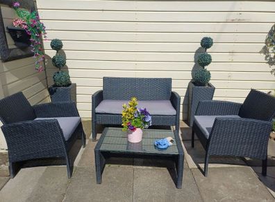 Garden Rattan set. 2 Seater Sofa, 2 Armchairs, 2 Planters, Coffee Table.table