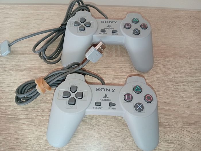 Playstation 2 x official classic mini controllers SCPH-1000R both in excellent order