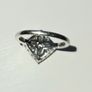 Beautiful Unique Diamond 18ct Gold ring Image 5