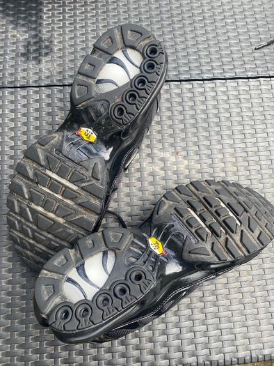 Black nike TNs Uk 10