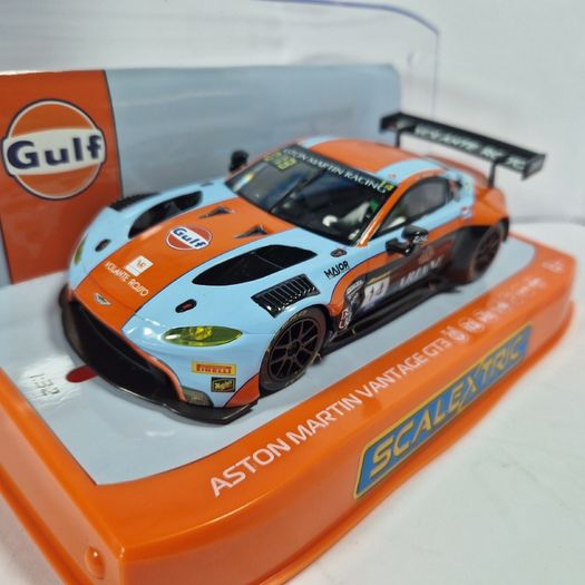 Scalextric C4655 Aston Martin Vantage GT3 (Gulf Edition) Slot Car  ( gt touring 24hr Endurance )