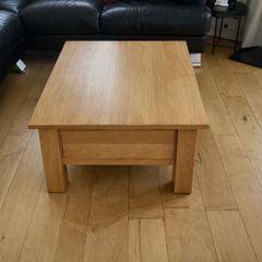 Solid oak wood table