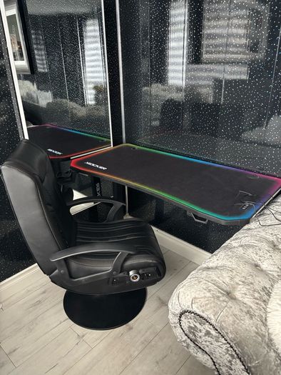 Xocker Gaming table and chair