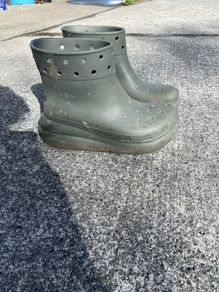 Croc crush boots size 8