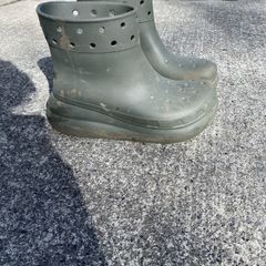 Croc crush boots size 8