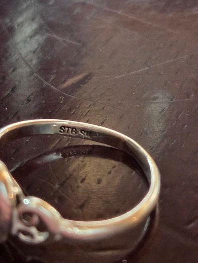 Ladies sterling silver ring