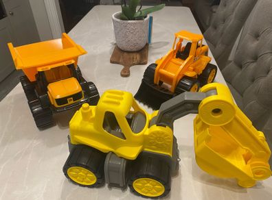 jcb giant trucks