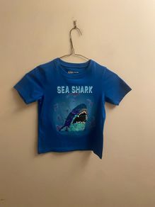 Shark top (age 5-6)