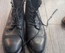 Schuh Mens Real Leather Cap Toe Lace Up Boots, Black, Size 9, Worn Once