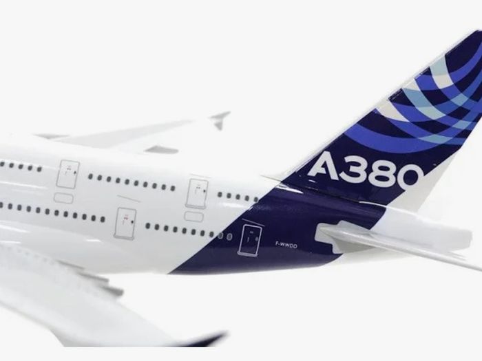 NEW BOXED LARGE Airbus A380 Scale Model Aircraft