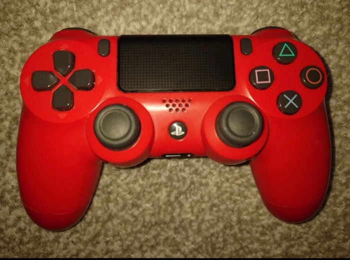 PS4 SILM With One Click Controller Brand New Condition .( Barely Uses ).  1x Console  1x Controller  1x Power Cable
