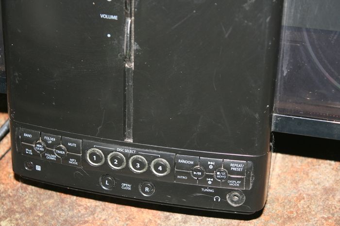 iLuv 4 disk CD player (in working order)