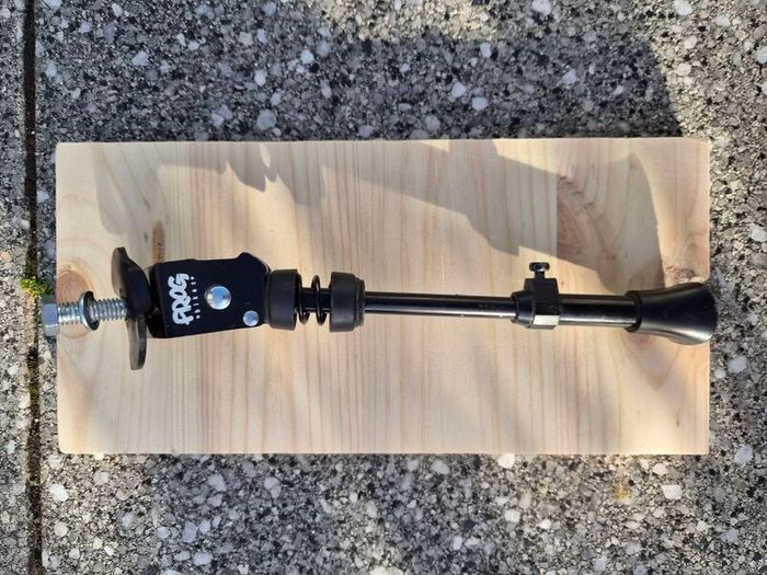 Frog bikes kickstand