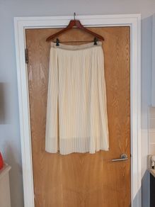 Per Una Cream  Pleated Skirt.  Size 16.