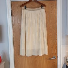 Per Una Cream  Pleated Skirt.  Size 16.