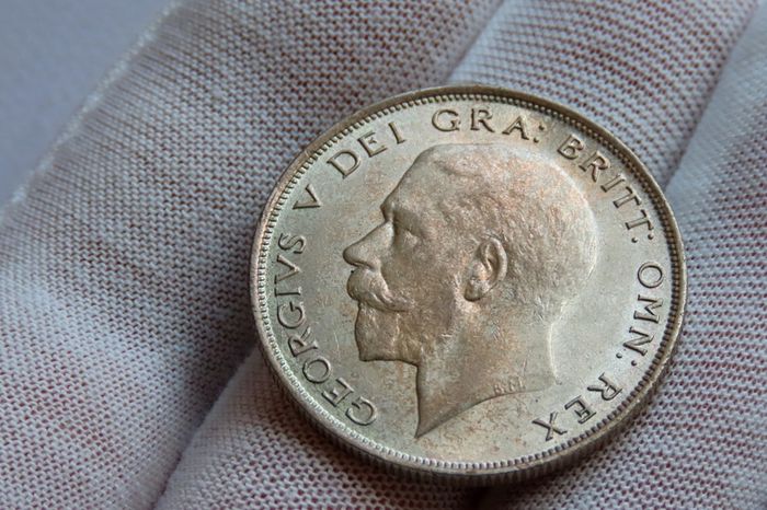 1923 George V Half Crown Unc Lustrously Toned
