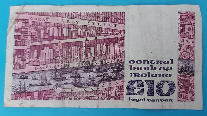 Irish 3 X 1981 Ten Pound SWIFT  banknots in Fine  condition
