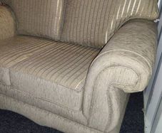 Elegant 2-Seater Sofa - Traditional Style - Excellent Condition
