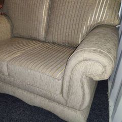 Elegant 2-Seater Sofa - Traditional Style - Excellent Condition