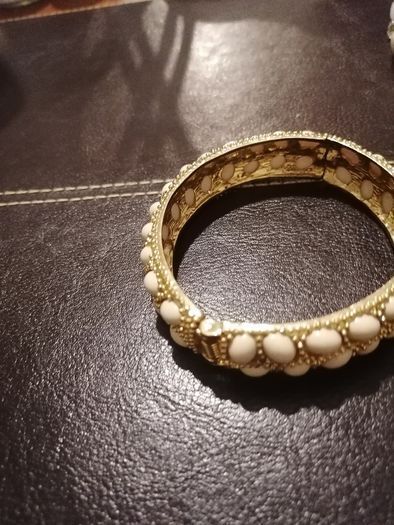 Brecelet/Bangle with Earrings