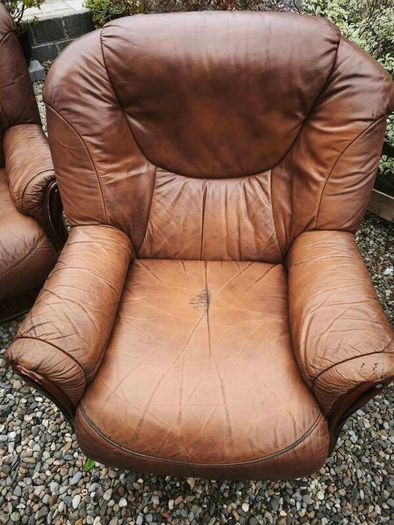 leather sofa and chairs (free)