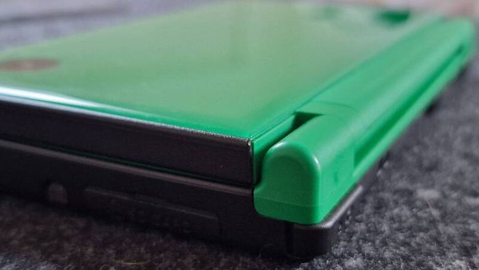 Nintendo DSi XL Green Console 8 Games Bundle
