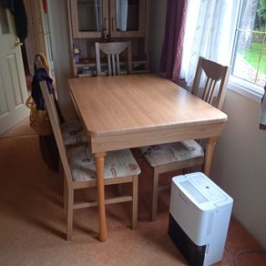 table and chairs kitchen